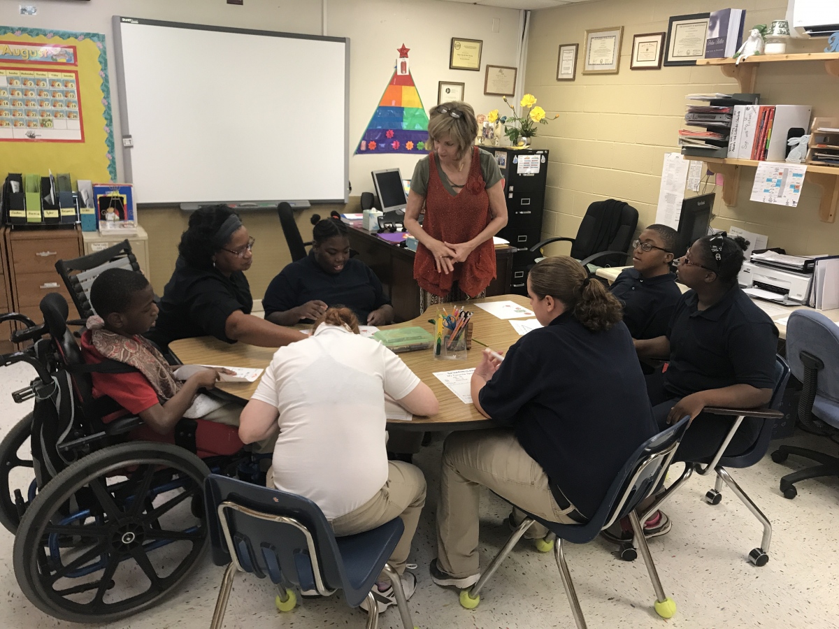 Teacher & students in classroom 